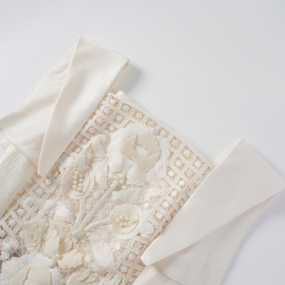 Léa White Floral Appliqué Crochet Mini Dress