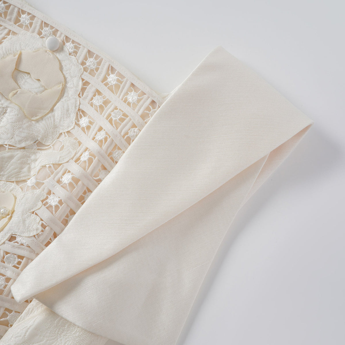 Léa White Floral Appliqué Crochet Mini Dress